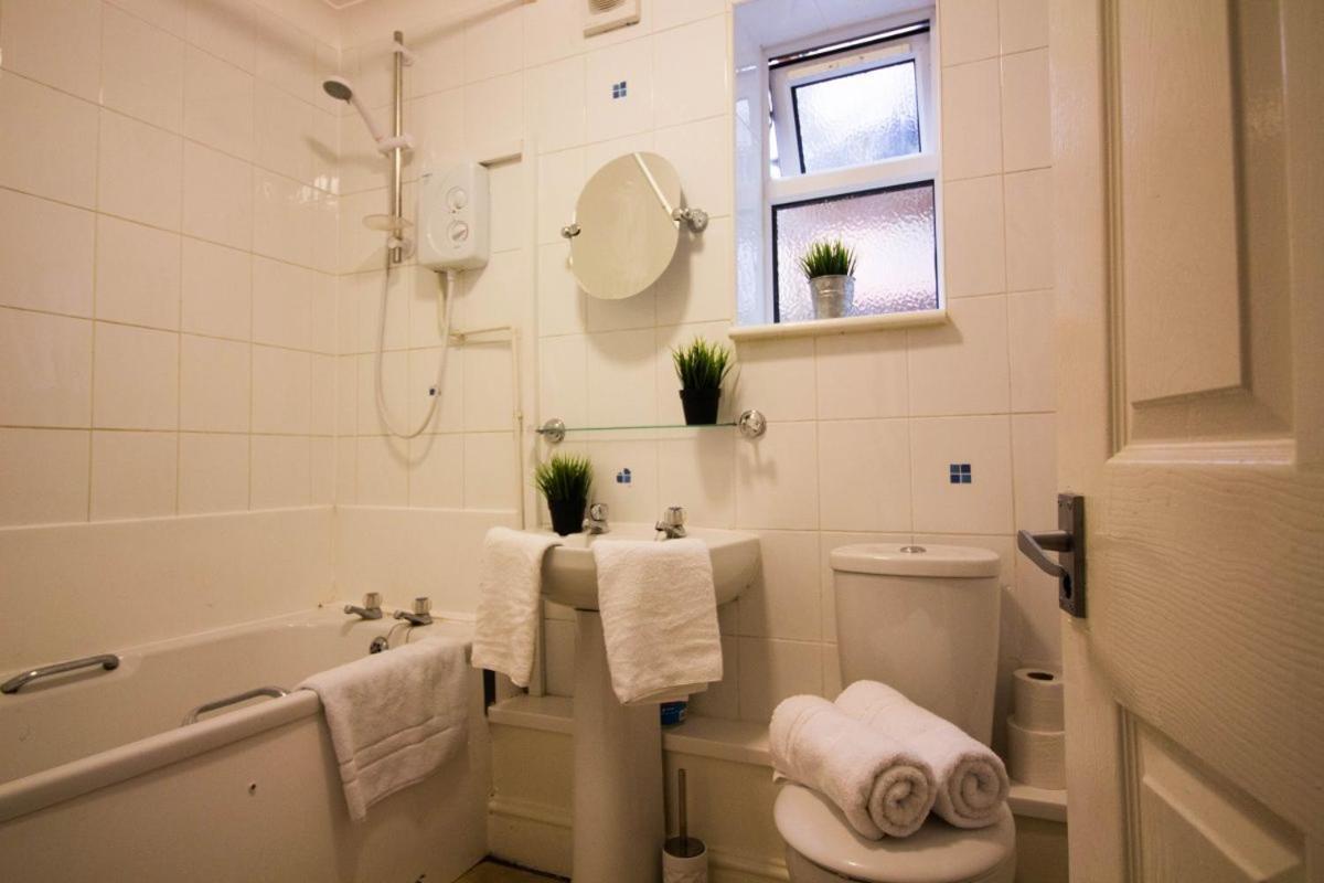 Stayzo Penthouse Accommodation 2- Premier Lodge Southampton Kültér fotó