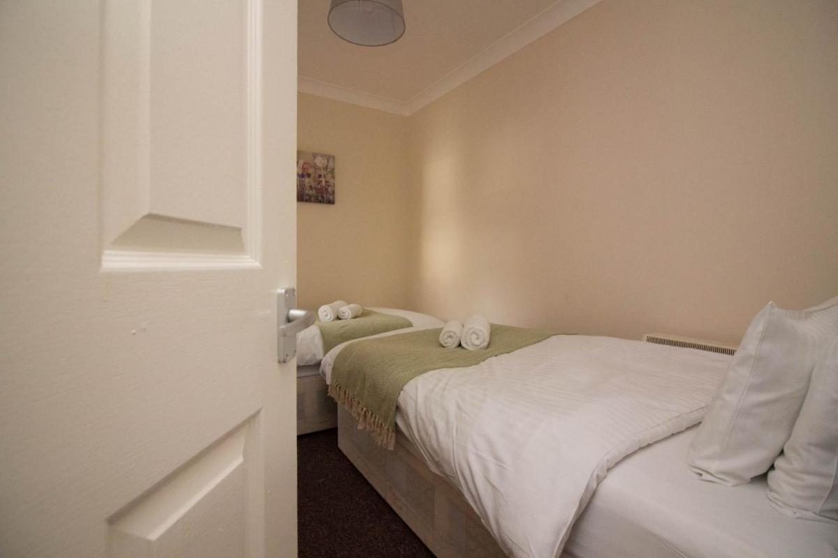 Stayzo Penthouse Accommodation 2- Premier Lodge Southampton Kültér fotó