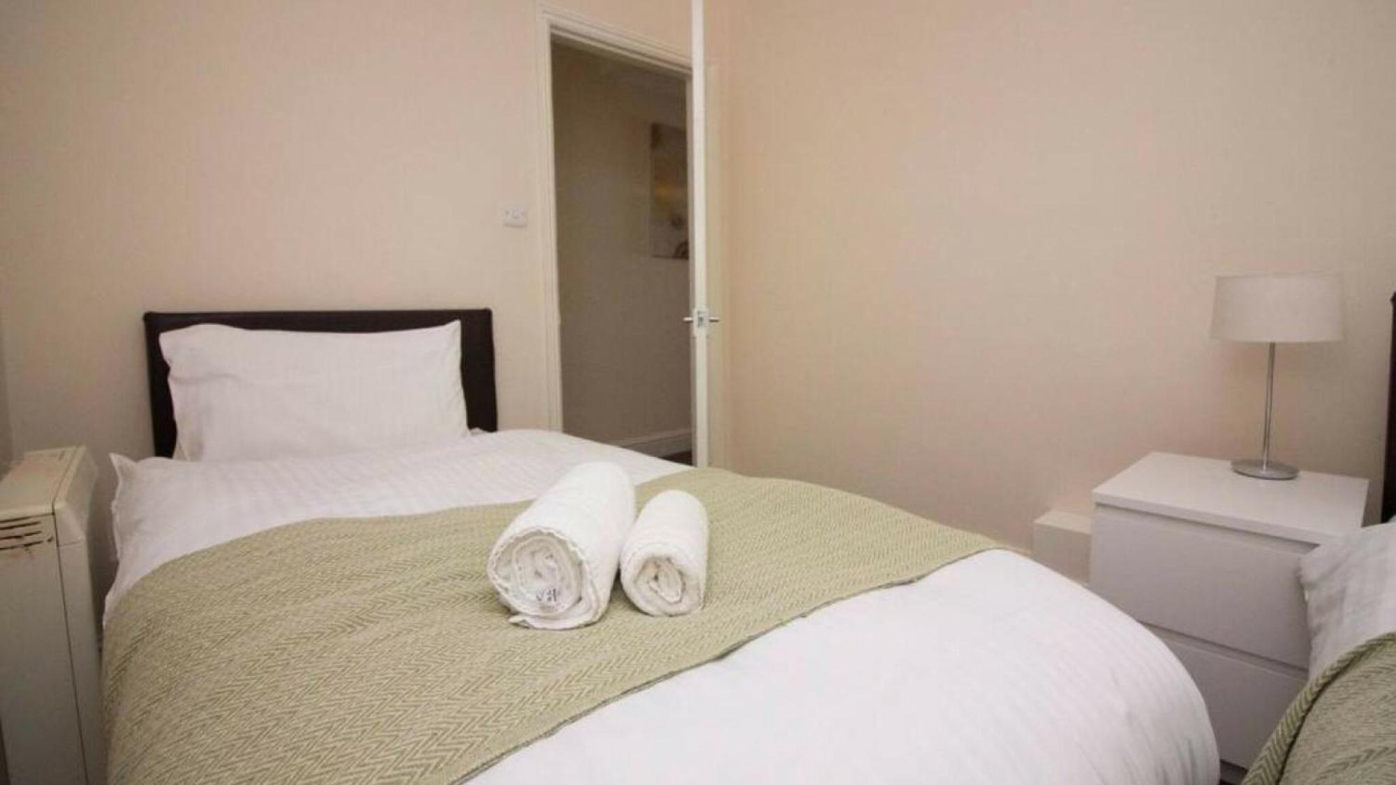 Stayzo Penthouse Accommodation 2- Premier Lodge Southampton Kültér fotó